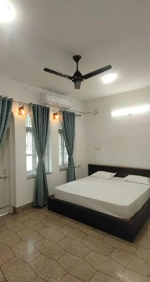 Guest house Rudraksh The White Castle Hotel Varanasi