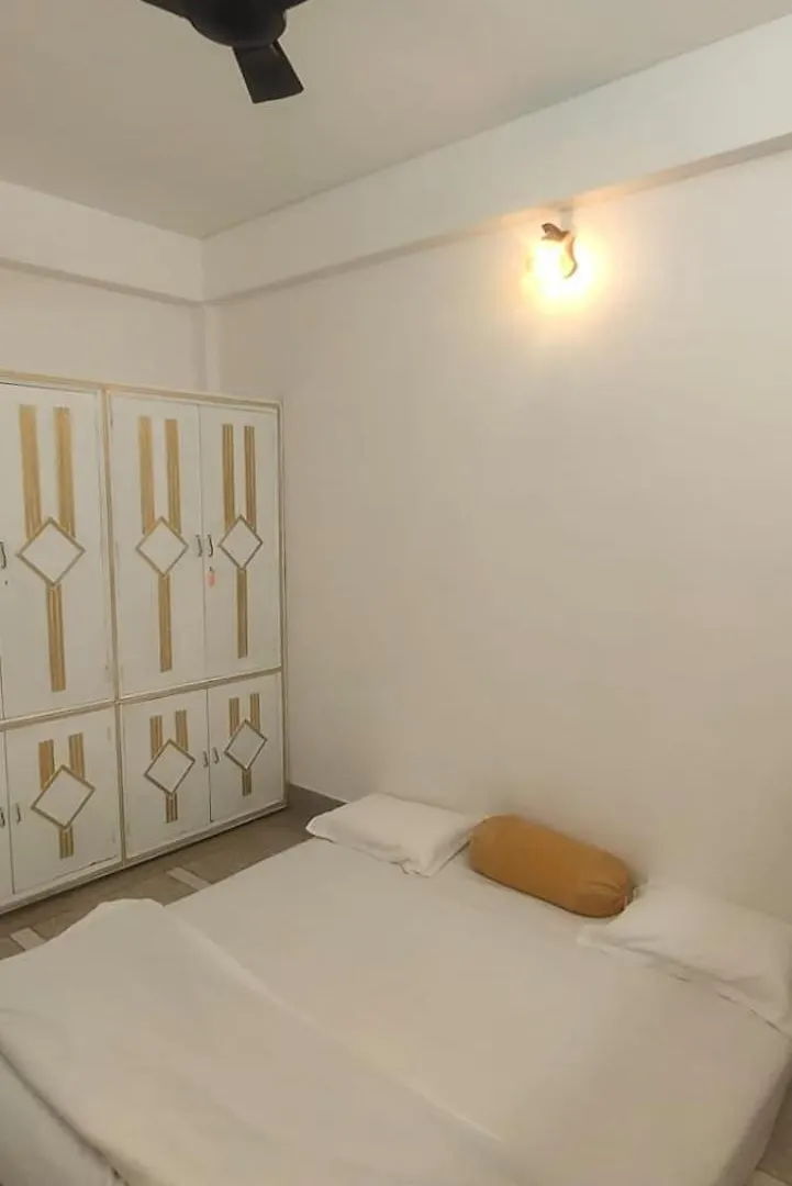 Guest house Rudraksh The White Castle Hotel Varanasi