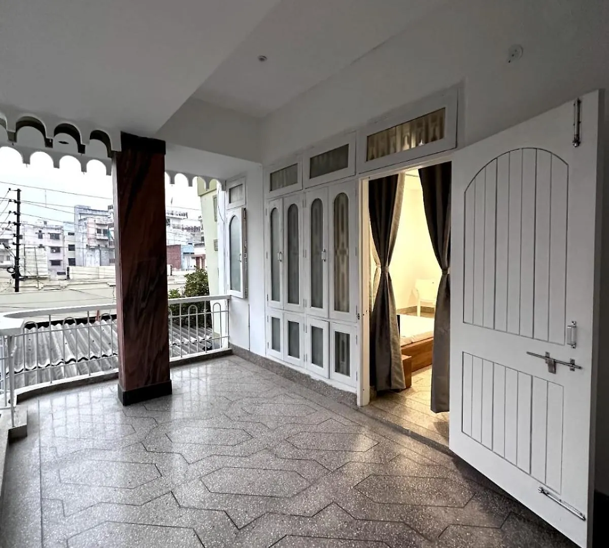 Guest house Rudraksh The White Castle Hotel Varanasi